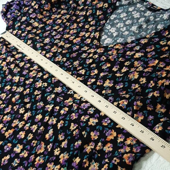 Evans Black with Floral PatternFlowy Top with Flowy Sleeves NWOT - Picture 7 of 9